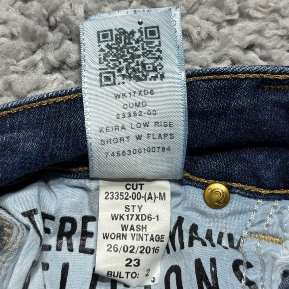 True Religion Shorts Womens 23 Keira Low Rise Micro Stretch Flap Raw Hem Cut Off - Picture 3 of 5